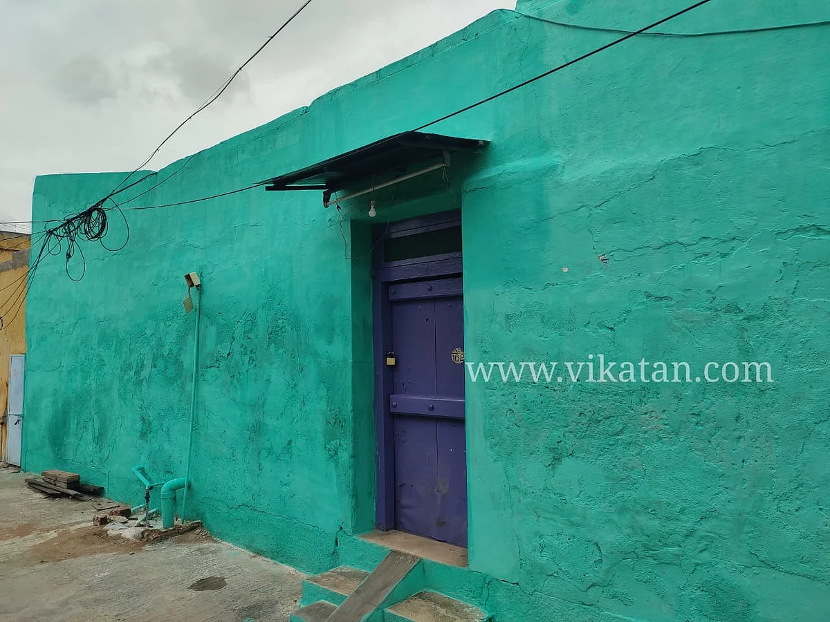 பூட்டப்பட்ட பென்னிக்ஸின் வீடு