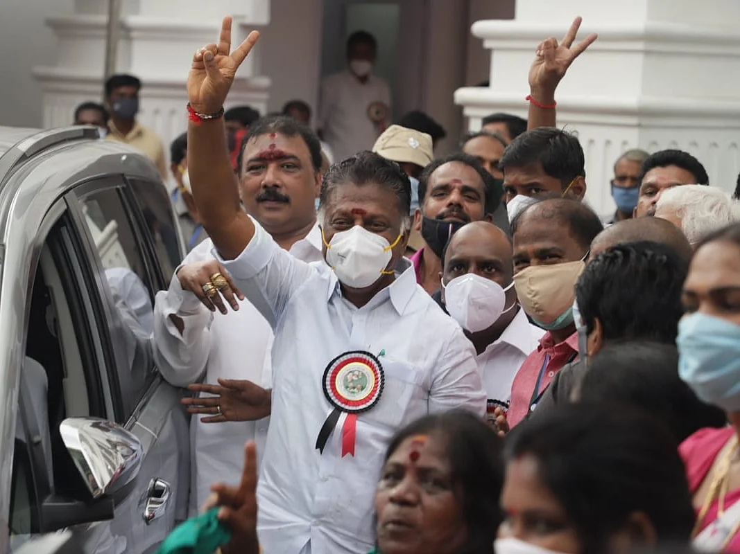 முதல்வர் ஆலோசனைக் கூட்டத்தைத் தவிர்த்த ஓ.பி.எஸ்! - ஆதரவாளர்களுடன் ஆலோசனை