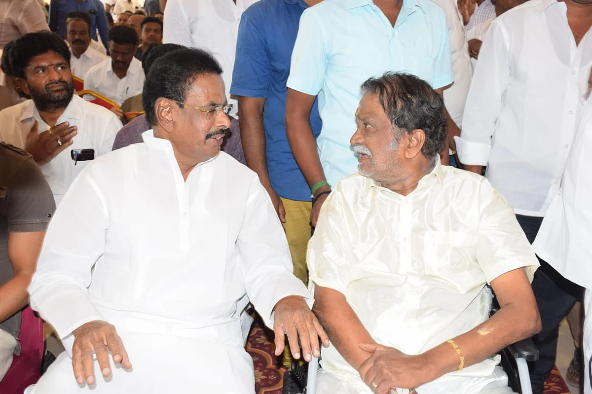 சசிகலா கணவர் நடராஜனுடன் சுந்தரவதனம்