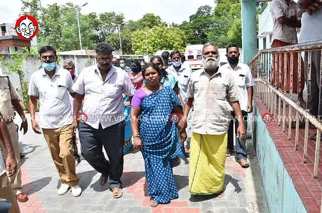 ஜோதி துர்கா குடும்பத்தினர்
