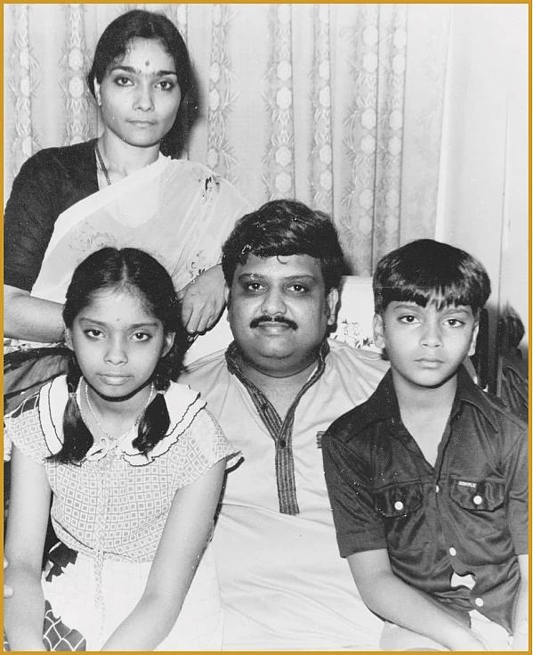 மனைவி சாவித்ரி, மகள் பல்லவி, மகன் சரணுடன்...