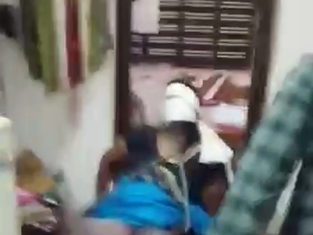 குமரி: மனைவியை நாற்காலியில் கட்டிவைத்து எரித்துக் கொல்ல முயன்ற கணவன்! - அதிர்ச்சி வீடியோ