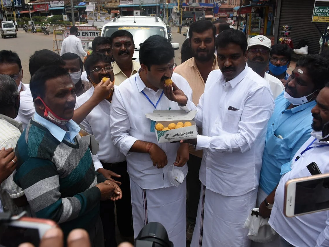 நீலகிரி: ஏழு ஆண்டுகளுக்கு முன்பு இறந்தவருக்குப் பதவி?! - குழப்பத்தில் அ.தி.மு.க நிர்வாகிகள்