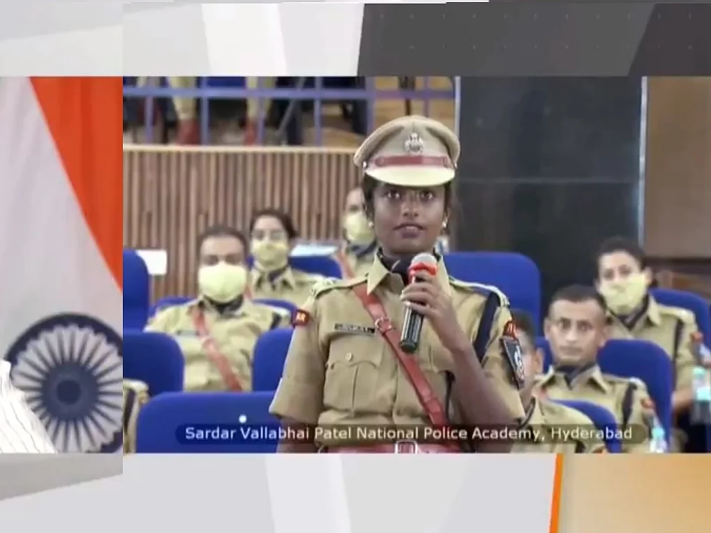 ஏன் சீருடைப் பணியைத் தேர்வு செய்தீர்கள்? - பிரதமர் மோடி, தமிழக பெண் ஐ.பி.எஸ் அதிகாரி கலந்துரையாடல்