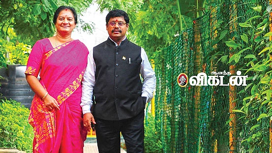 கணவருடன் சசிகலா புஷ்பா