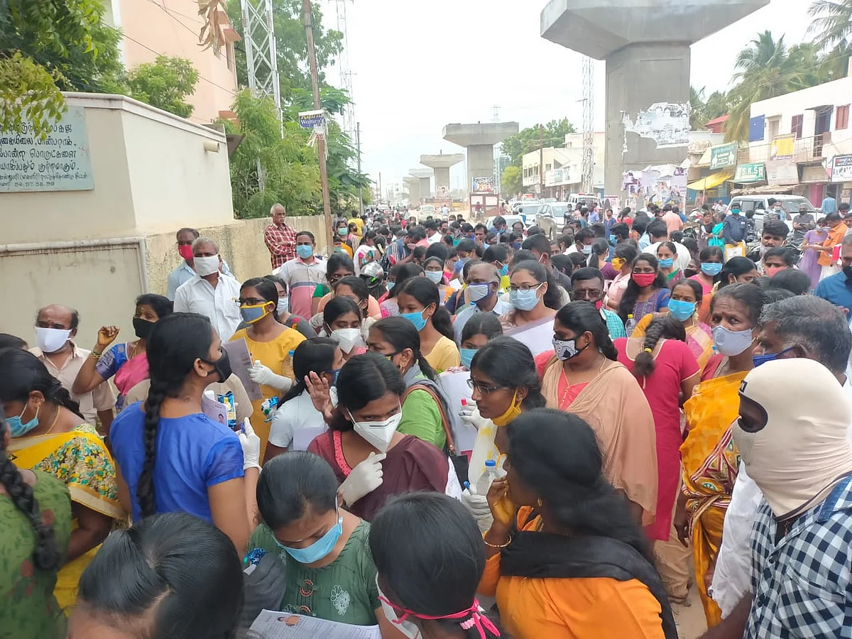 நீட் தேர்வு எழுத வந்த மாணவர்கள்