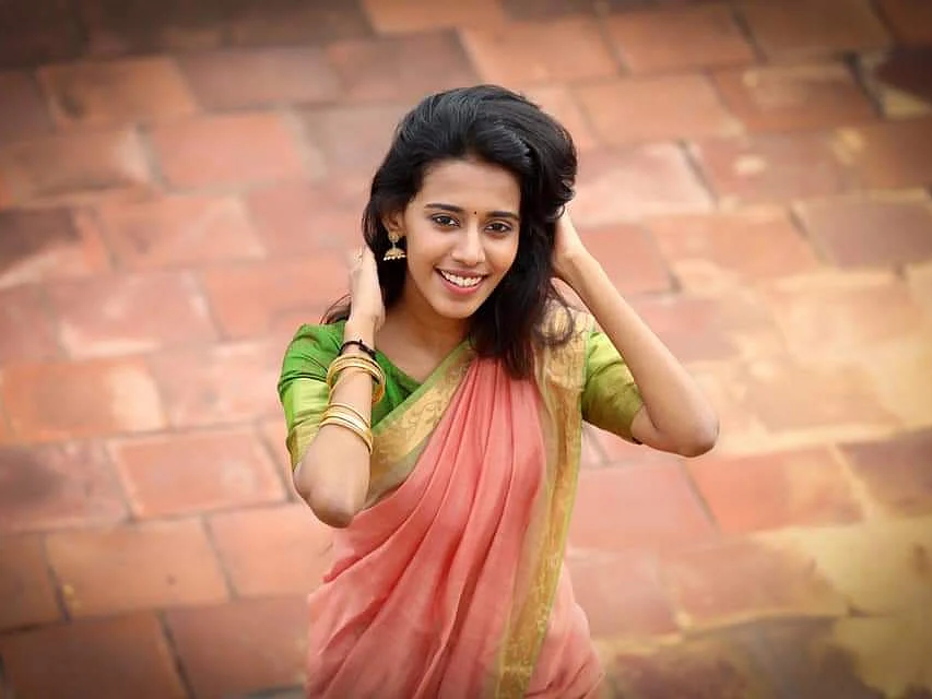 ``காலேஜ்ல பாடகி... ஷூட்டிங்ல டாக்டர்... எல்லாம் கனவு மாதிரி இருக்கு!” - `சூப்பர் சிங்கர்’ பிரியங்கா