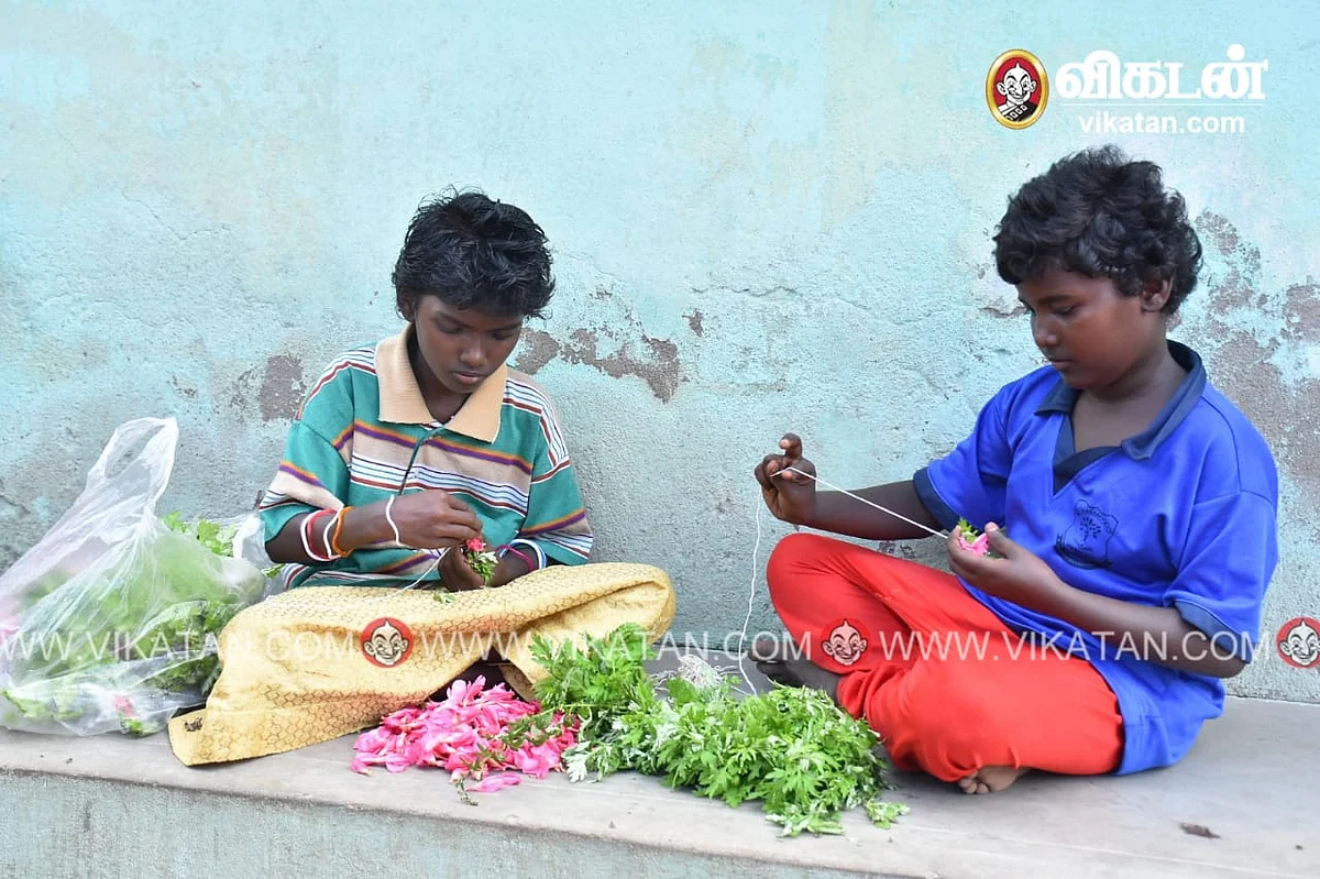 பூ கட்டும் குழந்தைகள்