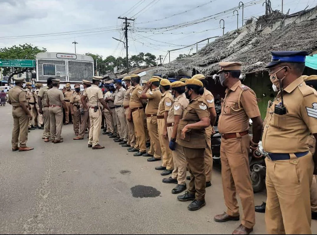பாதுக்காப்பு பணியில் போலீஸார்