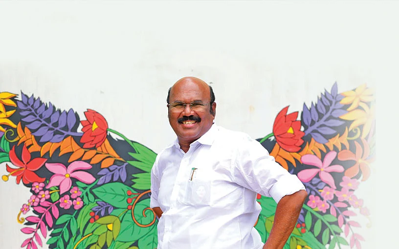 “சசிகலா ஒரு பாம்பு!”