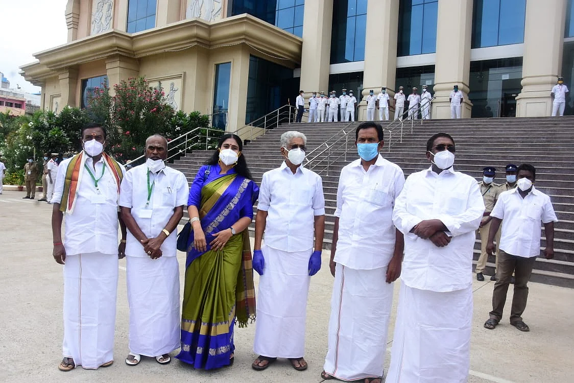 வெலவெலத்த உதயநிதி... பன்னீரை புறக்கணித்த மினிஸ்டர்...! கழுகார் அப்டேட்ஸ்