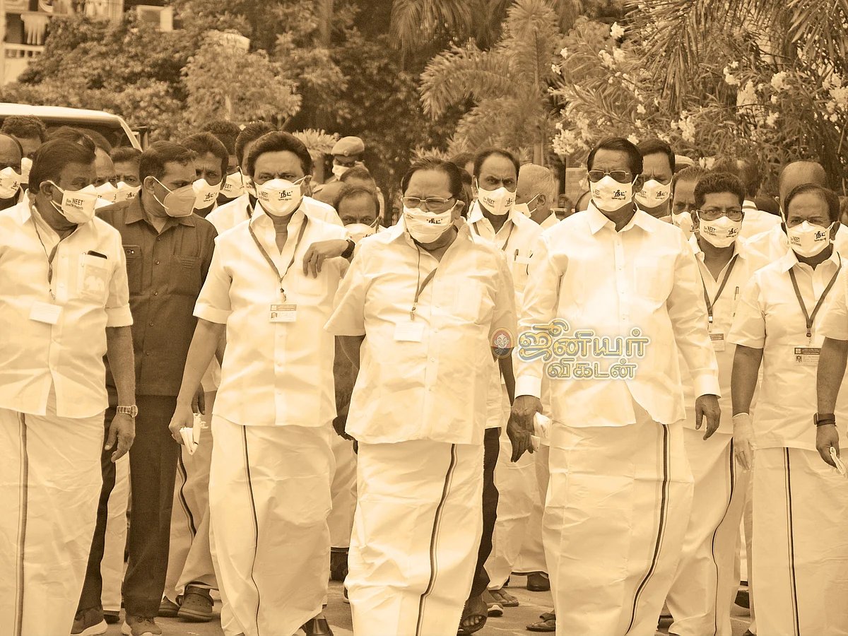 மிஸ்டர் கழுகு: ரெய்டு பயம்! - கஜானாவை மாற்றிய ஏழு அமைச்சர்கள்...