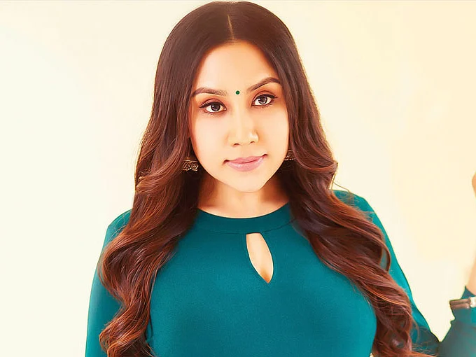 ‘ஏழையின் குழந்தையைவிட ஒரு பணக்கார வீட்டு நாய் அதிக ஊட்டச்சத்துடன் இருக்கிறது!’ - திவ்யா சத்யராஜ்