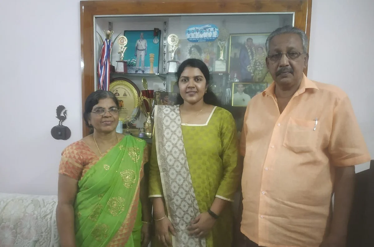 பெற்றோருடன் பிரவீனா