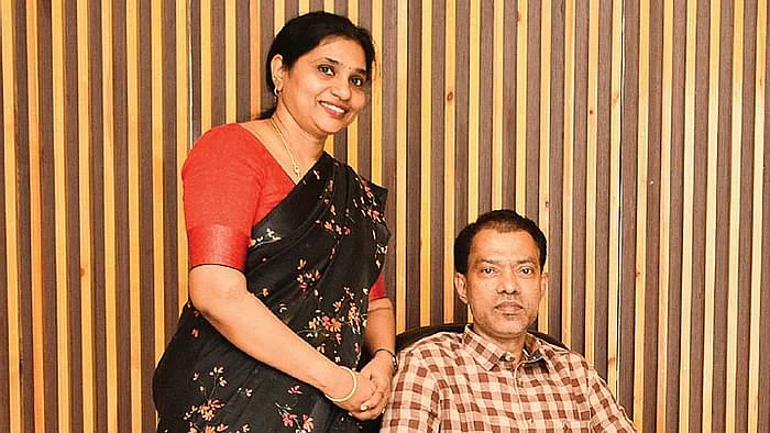 பிரபாகர் - பிரமிளா தம்பதி
