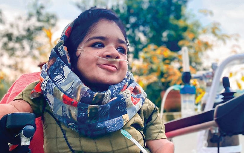 ஐ.ஏ.எஸ் கனவு... ஆக்ஸிஜன் சிலிண்டருடன் நடமாடும் லத்தீஷா