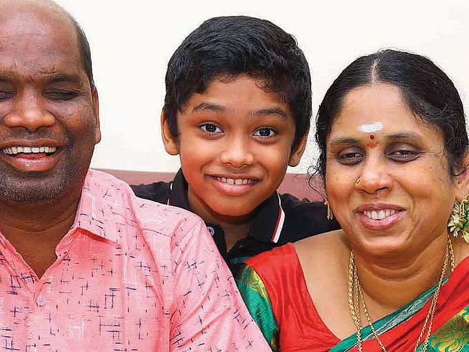 ஒளியில்லை, வழியுண்டு! - ஆச்சர்யம்கூட்டும் `அகவிழி' தம்பதி!