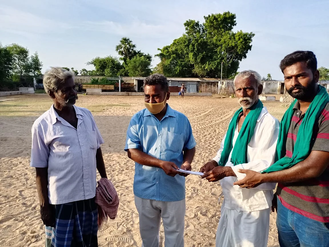 கொருக்கை பண்ணையில் விவசாயிகள்