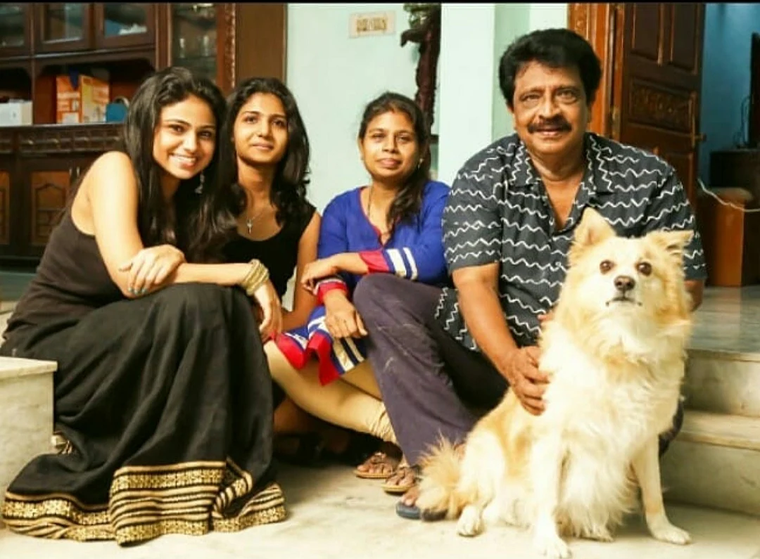 குடும்பத்தினருடன் ஜோவிதா