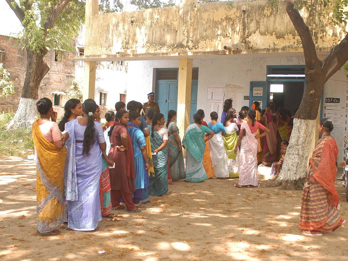 சுவர் விளம்பரங்களை வைத்து கருத்துக் கணிப்பு...! - வாசகர் பகிரும் தேர்தல் சுவாரஸ்யம் #MyVikatan