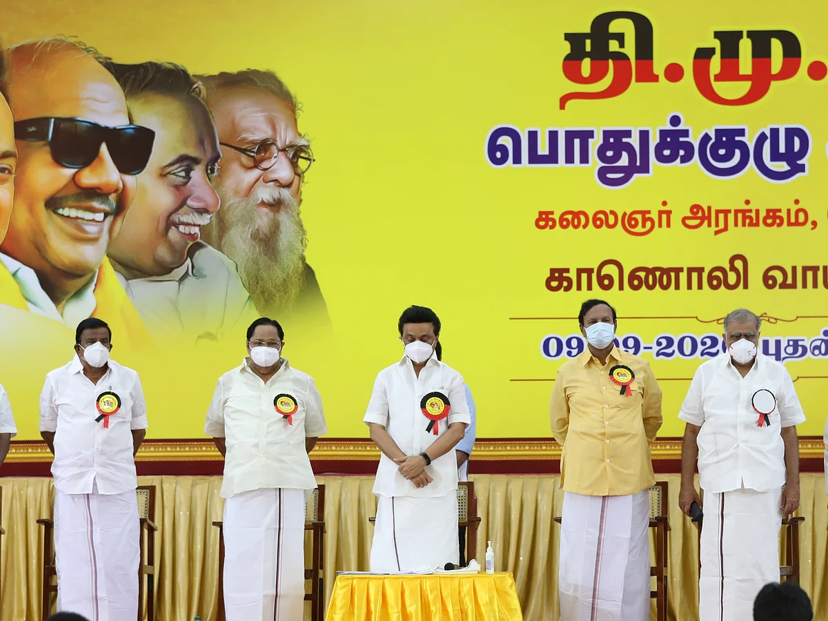 ஆ.ராசா வைத்த `பஞ்ச்'... கடுப்பில் கனிமொழி - தி.மு.க பொதுக்குழு பின்னணி!