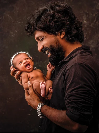 இன்ஜினீயரிங் டு இன்ஸ்டா ஃபேம்... பேபி போட்டோகிராபியில் கலக்கும் தம்பதி
