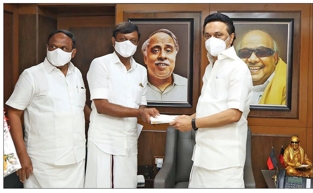 “சசிகலா முதல்வர் ஆக்குவார் என நம்புகிறார் செங்கோட்டையன்!”