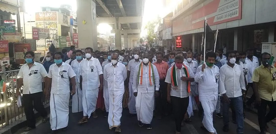 காங்கிரஸ் சார்பில் நடந்த மெளன ஊர்வலம்