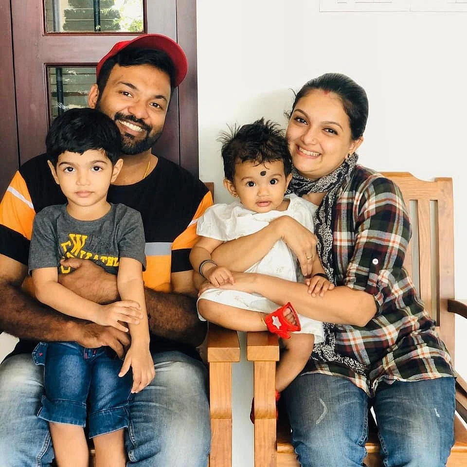 Saranya mohan family