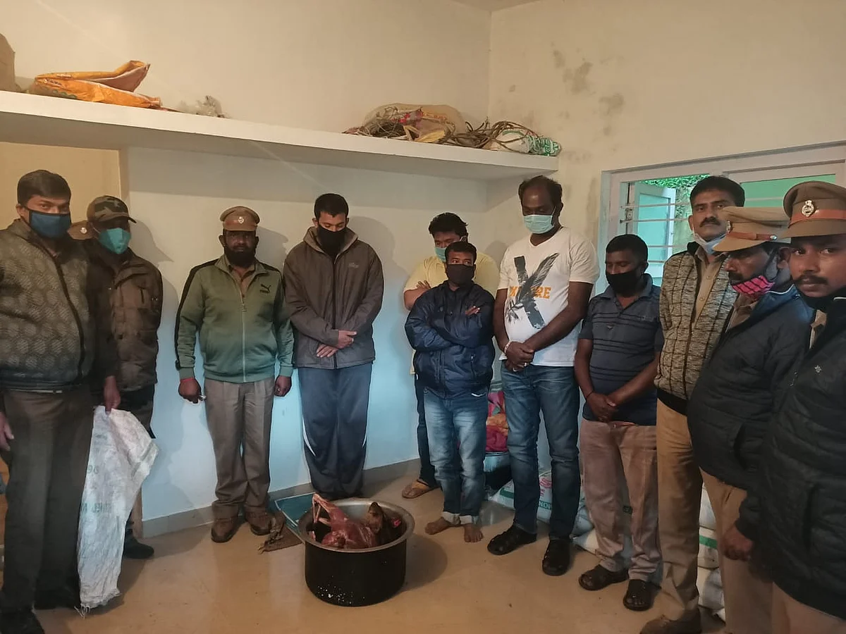 வேட்டை கும்பலுடன் வனத்துறை