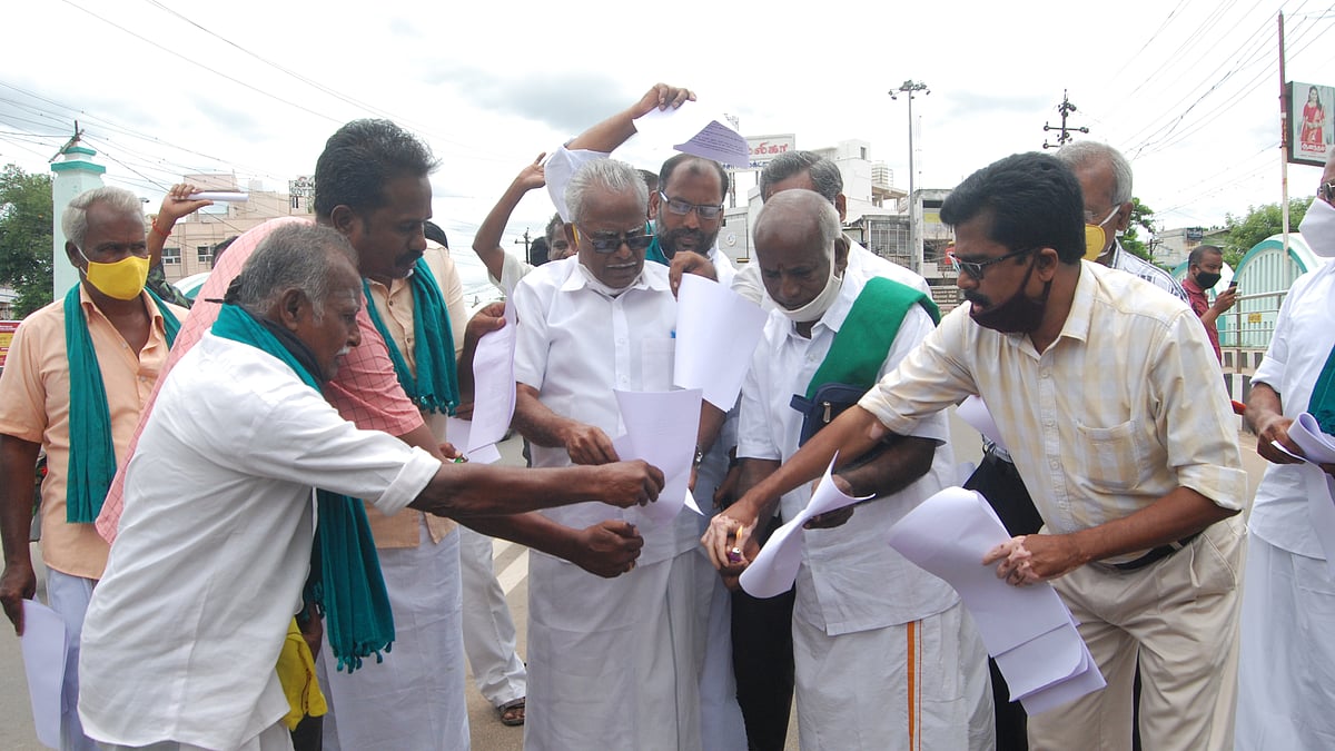 வேளாண் சட்ட நகல் எரிப்பு