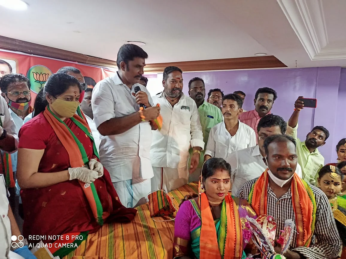 நடிகை காயத்ரி ரகுராம்
