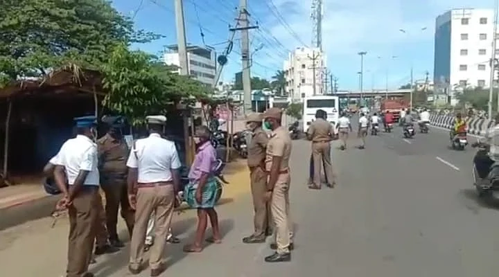 கொலை நடைபெற்ற இடத்தில் போலீஸ்