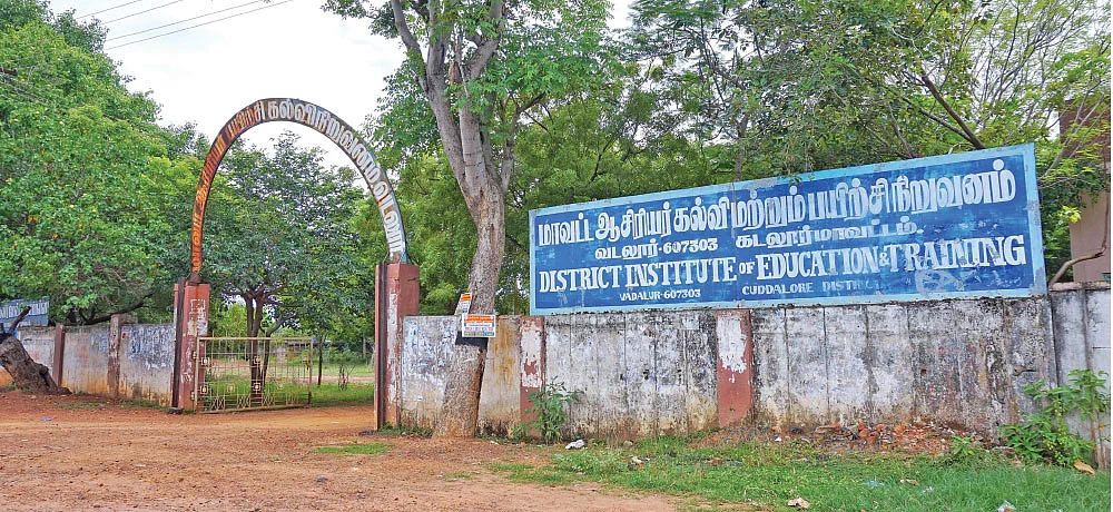 அருகிவருகிறதா ஆசிரியர் சமூகம்?