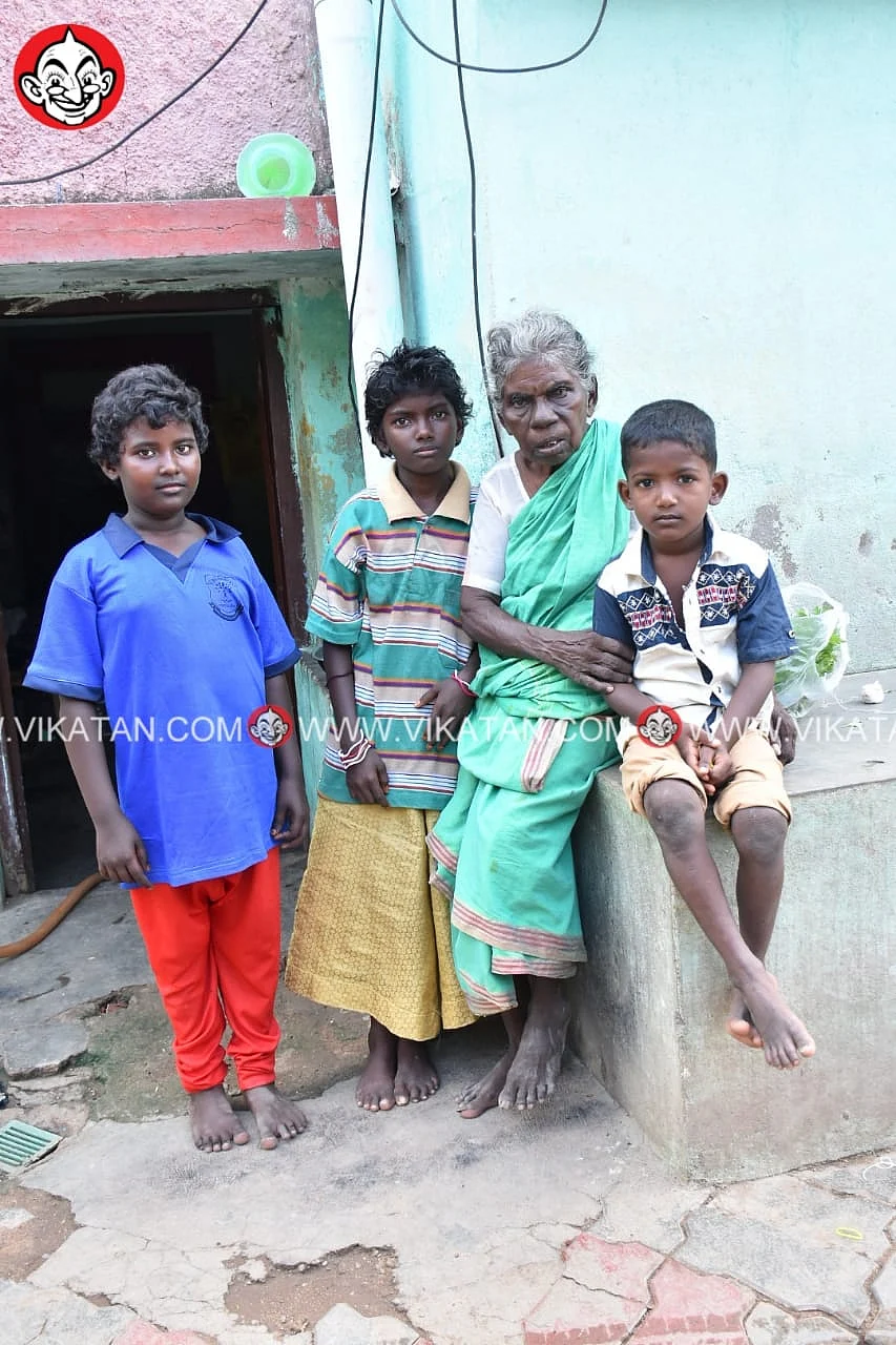 பாட்டியுடன் குழந்தைகள்