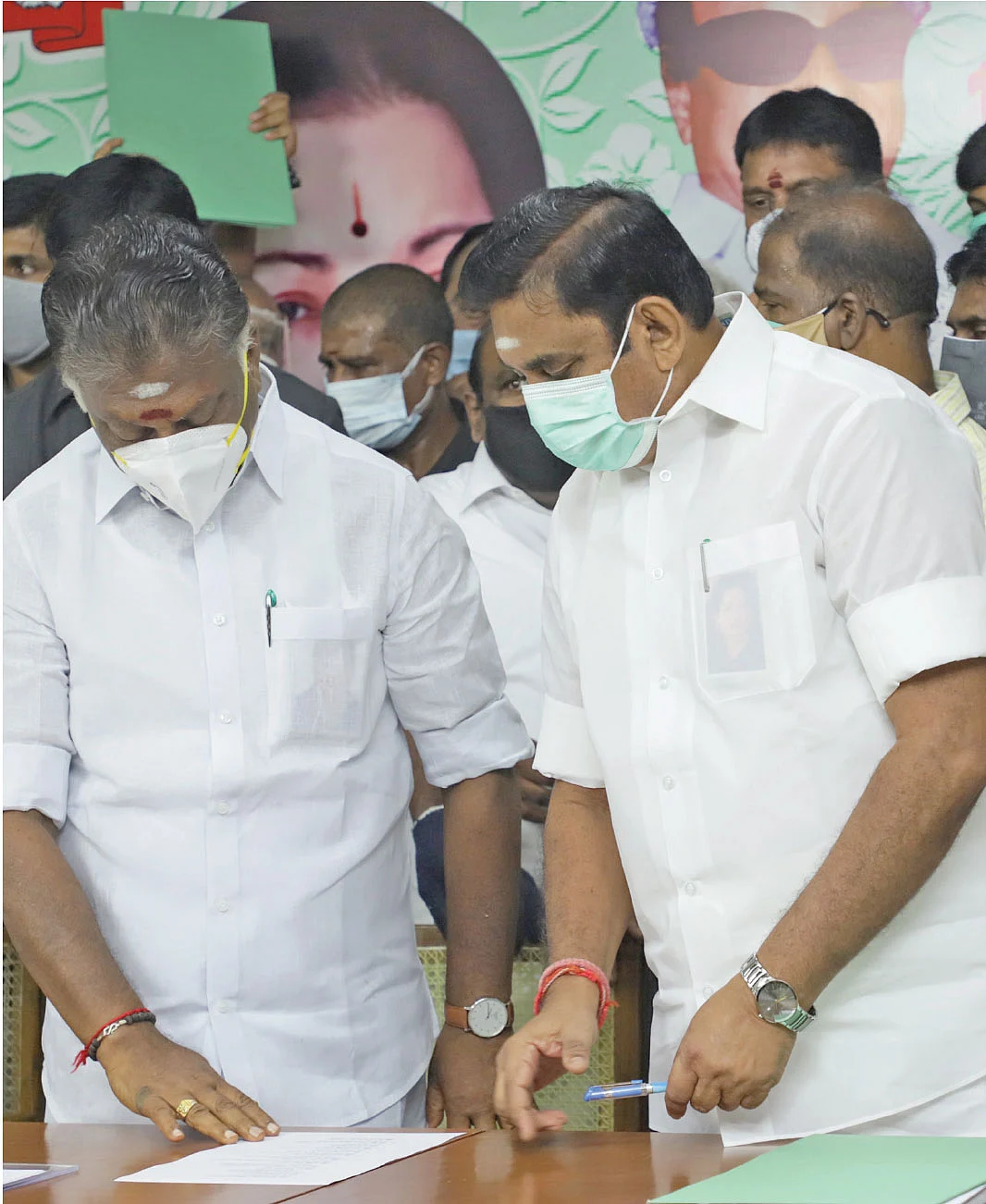 பன்னீர்செல்வம் - எடப்பாடி பழனிசாமி