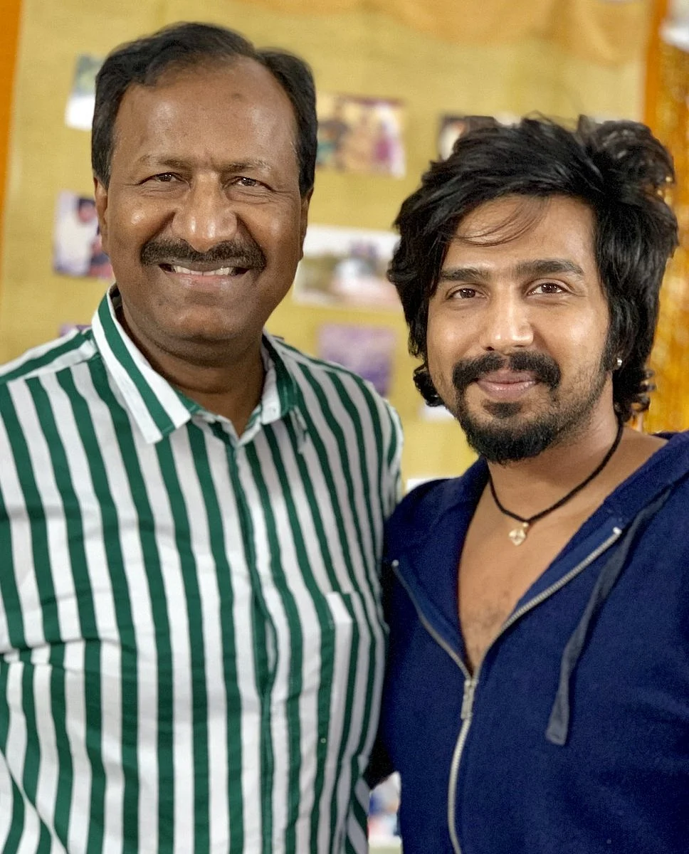 தந்தையுடன் விஷ்ணு விஷால்