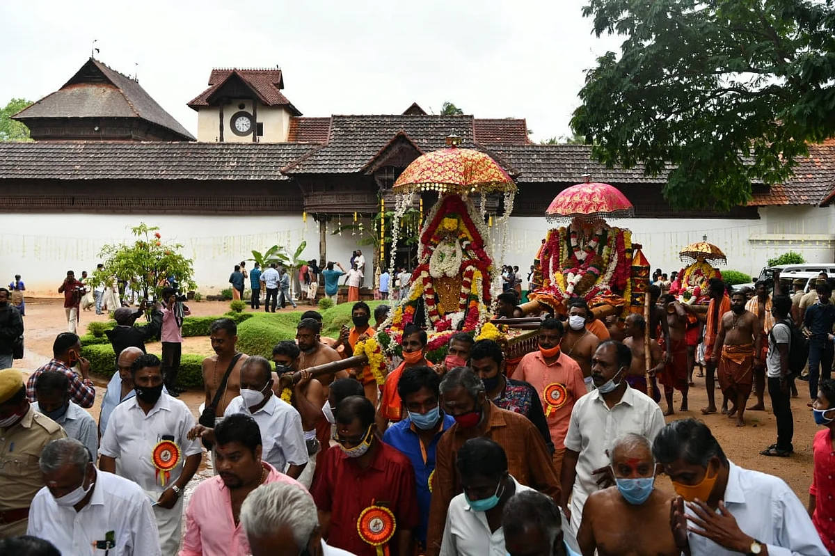பத்மநாபபுரம் அரண்மனையில் இருந்து சுவாமி புறப்பாடு
