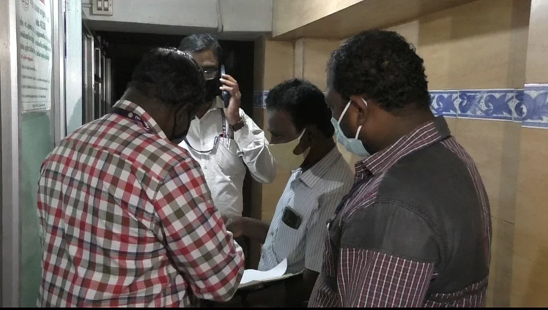 நகராட்சி அதிகாரிகள்