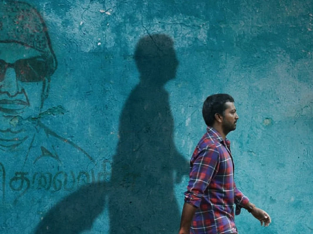 எம்ஜிஆரின் குரலும், கலையரசனின் வாலும், அரசியல் மாயாஜாலமும்... என்ன சொல்கிறது `குதிரைவால்' சினிமா?!