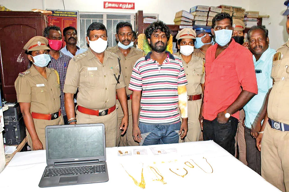 படிப்பில் பி.எஸ்ஸி... திருட்டில் பிஹெச்.டி...