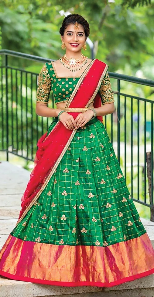 தாவணி போட்ட தீபாவளி... சிக்கன செலவில் ‘சிக்’கான டிரஸ்கள்!