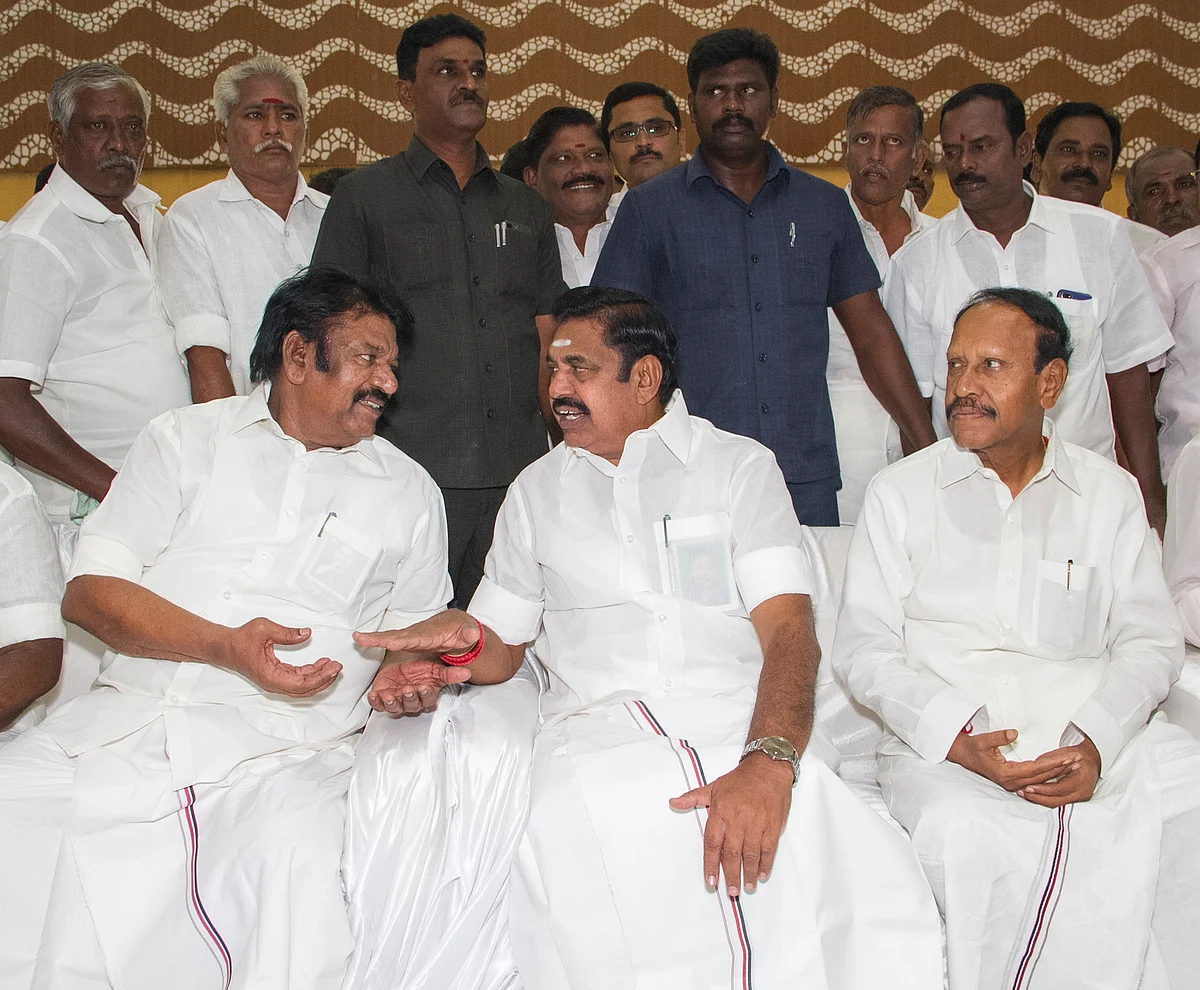 எடப்பாடி பழனிசாமியுடன் ரத்தினவேலு