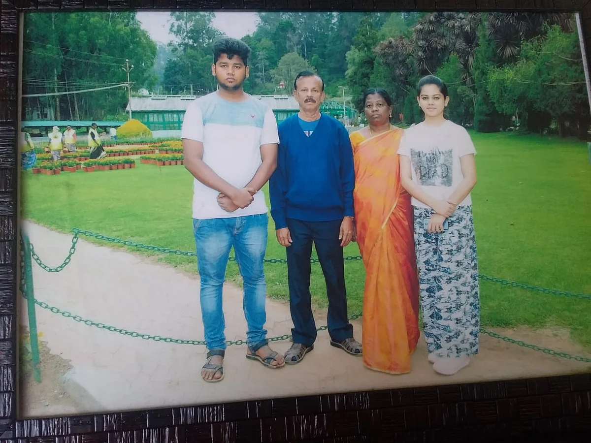 அனிதா சம்பத் குடும்பத்துடன்