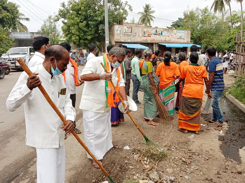 புதுச்சேரி: `ரணகளத்துலயும் போட்டோவுக்கு போஸா?' - பி.ஜே.பி தொண்டர்களை விரட்டிய கிராம மக்கள்