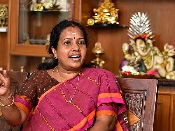 ``மனுதர்ம கருத்துகளுக்கும் பி.ஜே.பி-க்கும் என்ன சம்பந்தம்?" - வானதி சீனிவாசன்