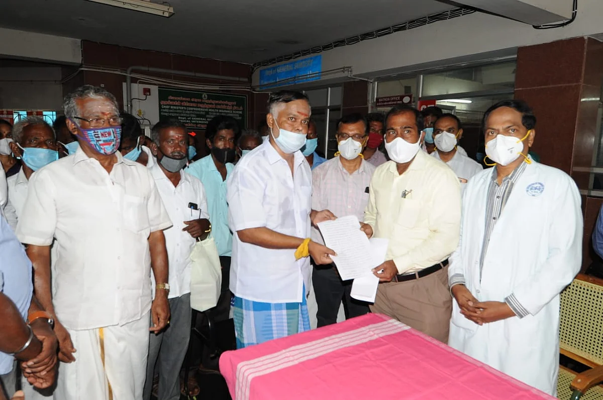சிகிச்சை பெற்ற மணிகண்டன்