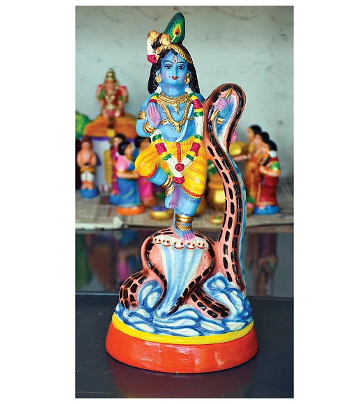 “பொம்மைகளைக்கூட சிரிச்ச மாதிரி வடிவமைக்கிறோம். ஆனா...”