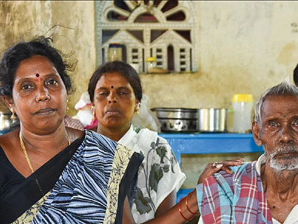 “பொம்பளப் புள்ளையும் கொள்ளி வைக்கலாம்!” - பஞ்சாயத்தில் பேசி உரிமையைப் பெற்ற செல்லம்மாள்