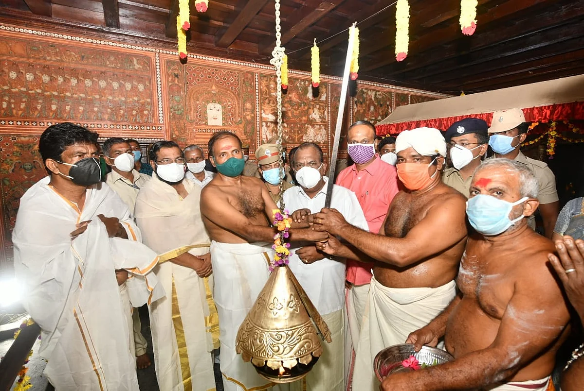 உடைவாள் மாற்றும் நிகழ்வு